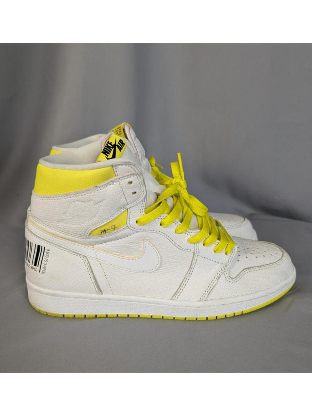 Nike Air Jordan 1 High OG First Flight White Yellow Men's Size 10.5 - Picture 2 of 9